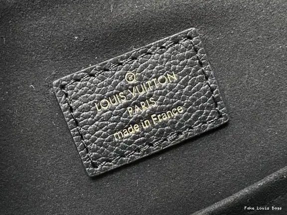 Eliminating the middleman and passing on savings to you. With massive production and tax-free benefits LOUIS VUITTON Backup Ys-20*22*14CM 0405